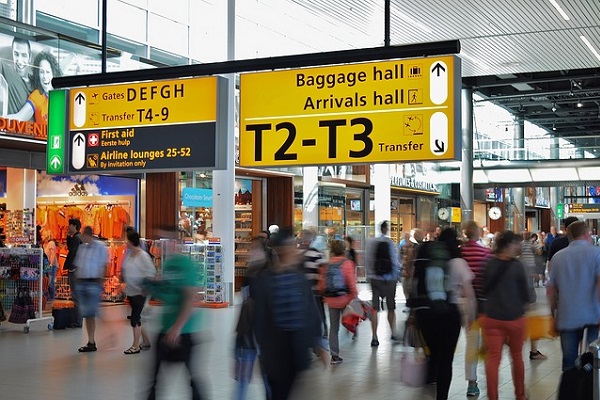 Wkrótce koniec z kontrolami bagaży podręcznych na lotniskach w UK!