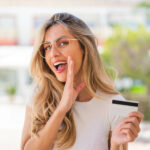 Chargeback z karty kredytowej w UK – co to jest i jak można z niego skorzystać?