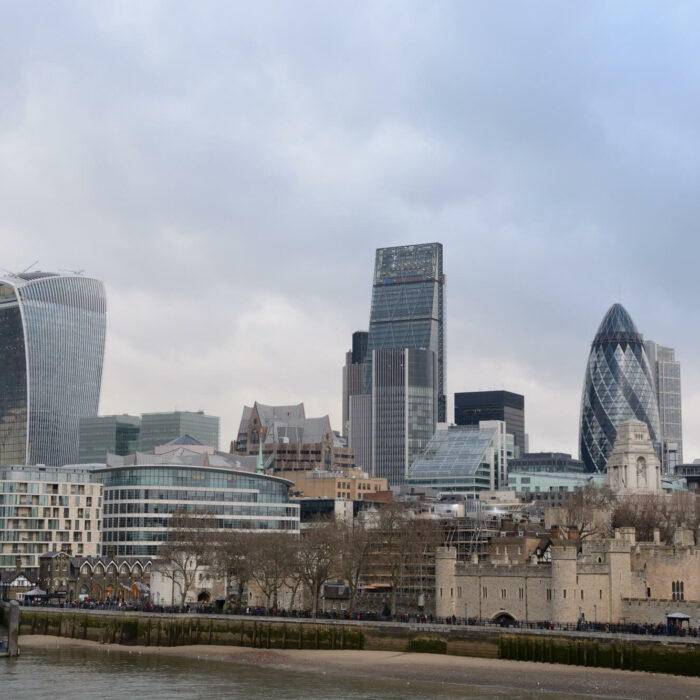 Koniec niespodziewanych podwyżek za telefon i internet. Operatorzy podpisali Kartę Praw Klienta